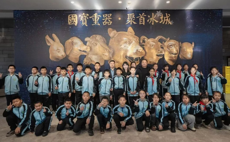 哈藥公益聯合保利文化傳播共啟三精藍瓶“幸福1+1”兒童守護計劃